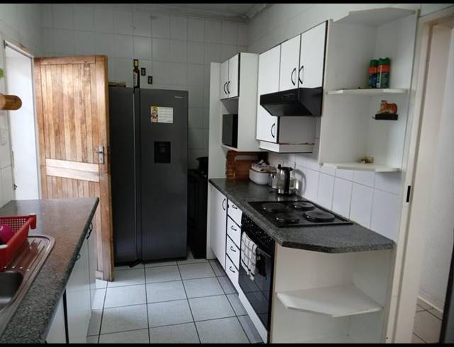 3 BEDROOM HOUSE FOR SALE IN CROYDON